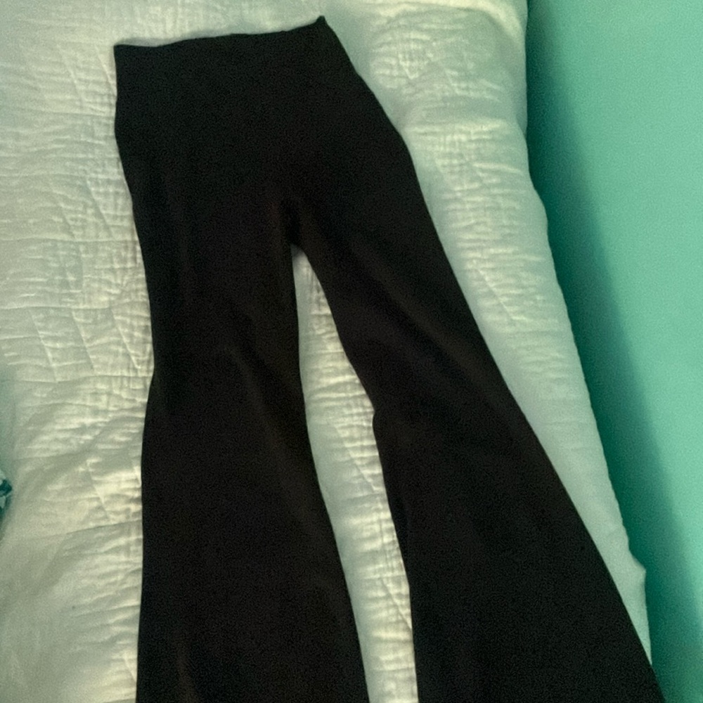 halara v waisted flaire leggings